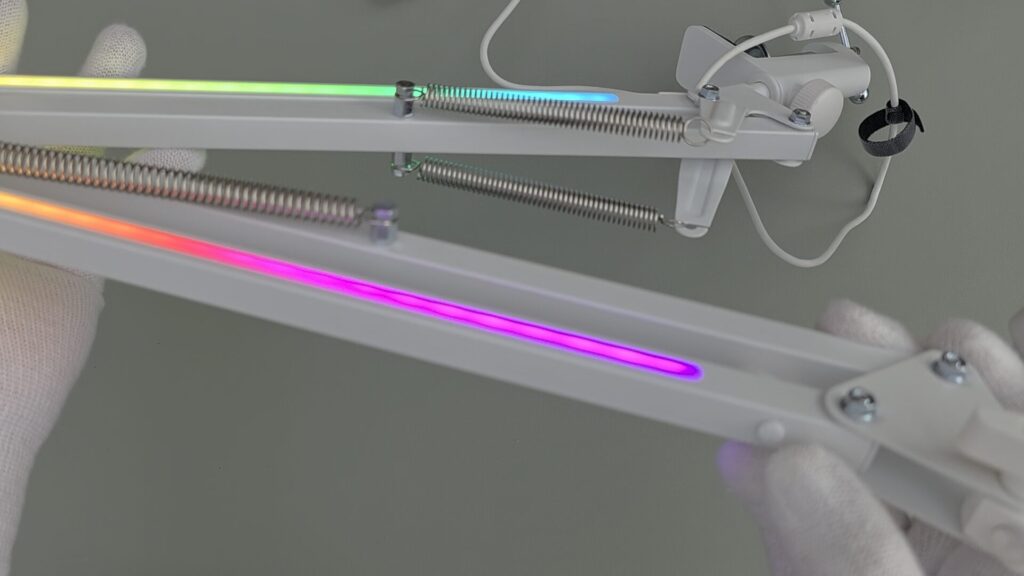 fifine-ampligame-am8-prot-arm-lighting
