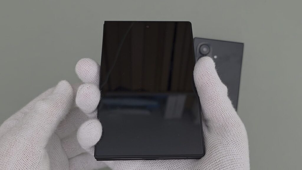 galaxy-z-fold8-cover-display