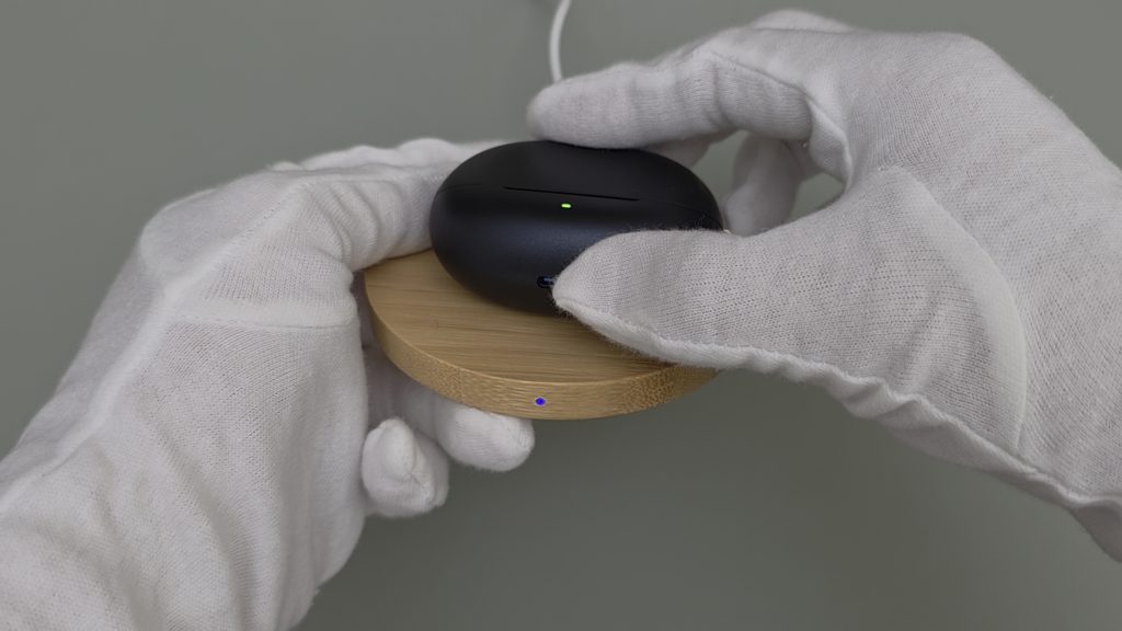 soundpeats-air6-pro-charging-case-wireless-charging