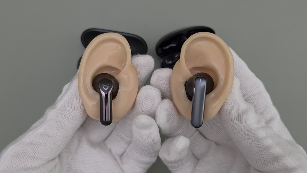 soundpeats-air6-pro-vs-qcy-melobuds-n65-appearance-side