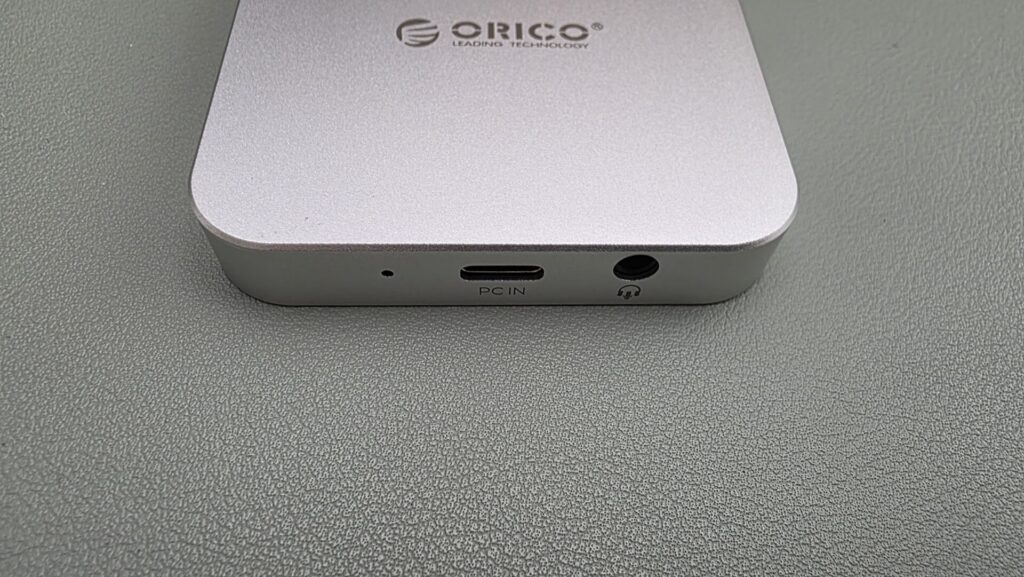 orico-magnetic-usb-hub-ports-1