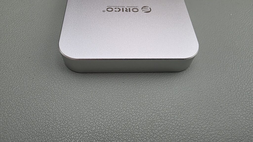 orico-magnetic-usb-hub-ports-3