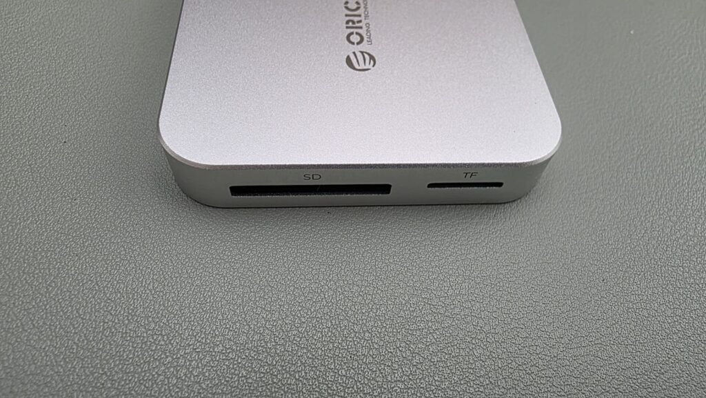 orico-magnetic-usb-hub-ports-4