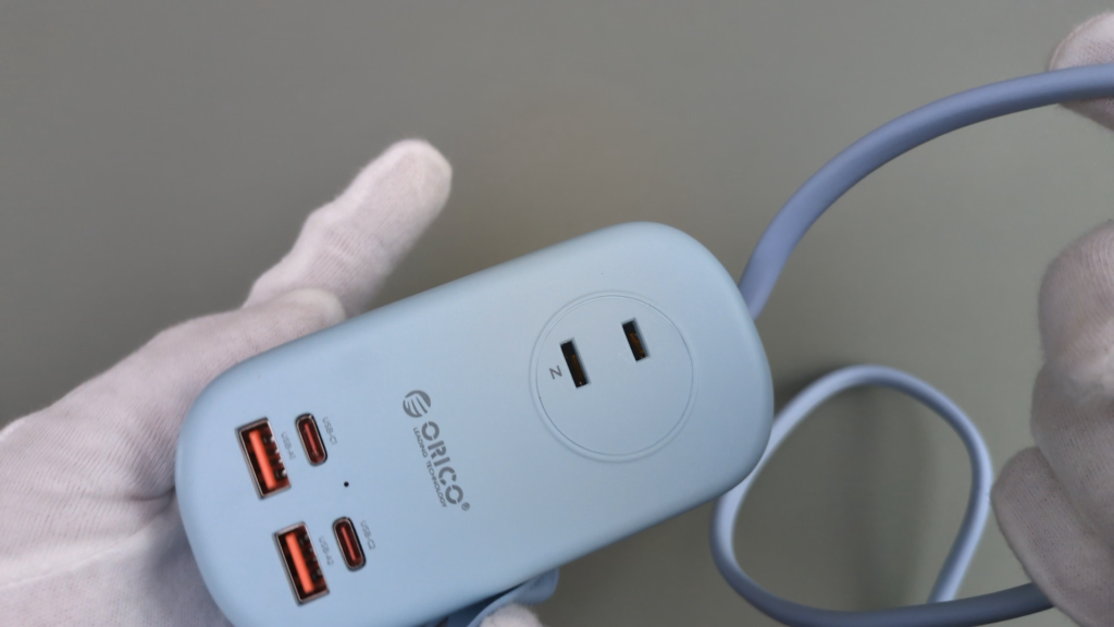 orico-65w-gan-portable-power-strip-outlet-1