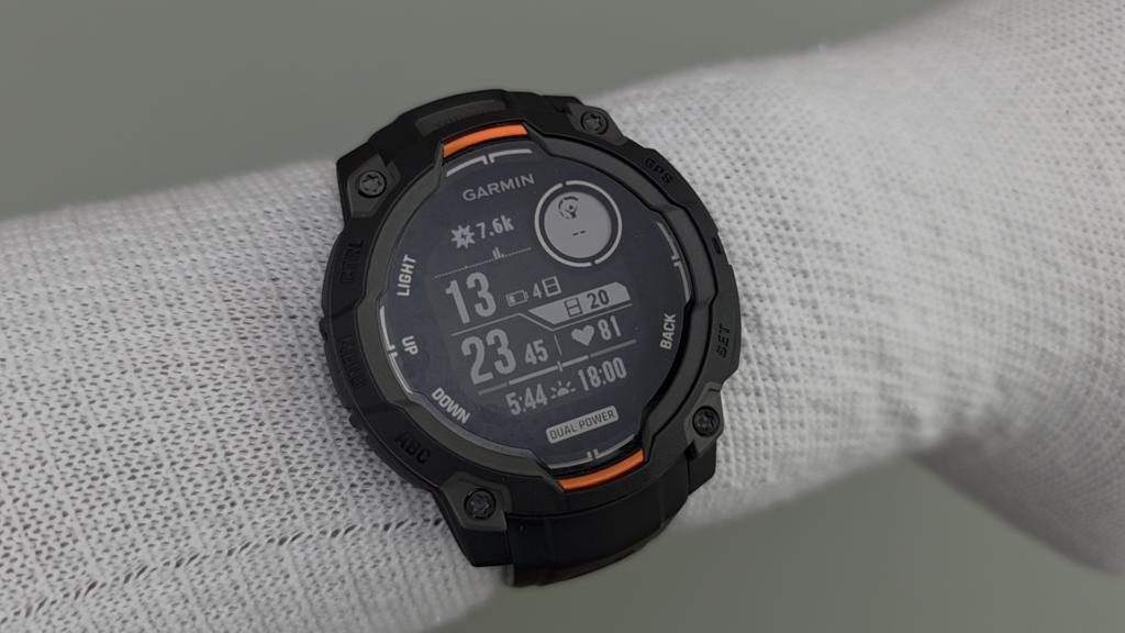 garmin-instinct-3-dual-power-display-indoor
