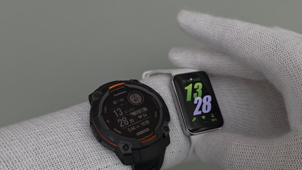 garmin-instinct-3-dual-power-vs-samsung-galaxy-fit3