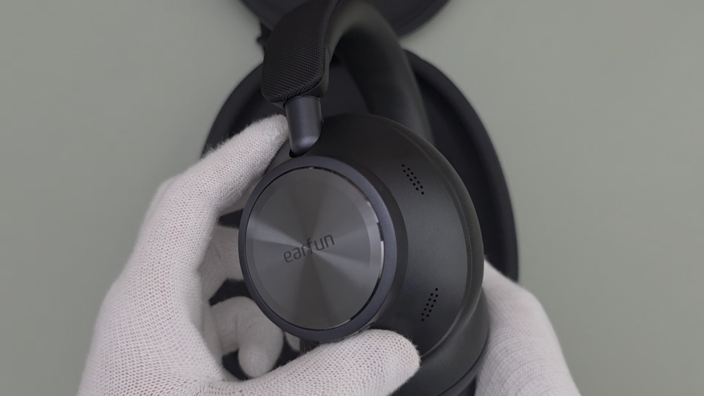 earfun-wave-pro-x-earcup-outside